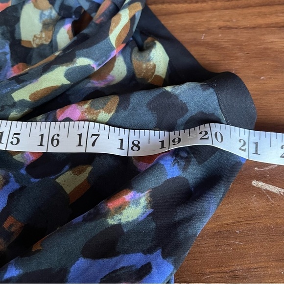 CAbi Flaunt Faux Wrap Drape Neck Blouse #3077 EUC size medium - Picture 9 of 11